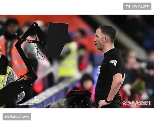 裁判多次关键判引争议 本轮足总杯赛场尺度引发讨论